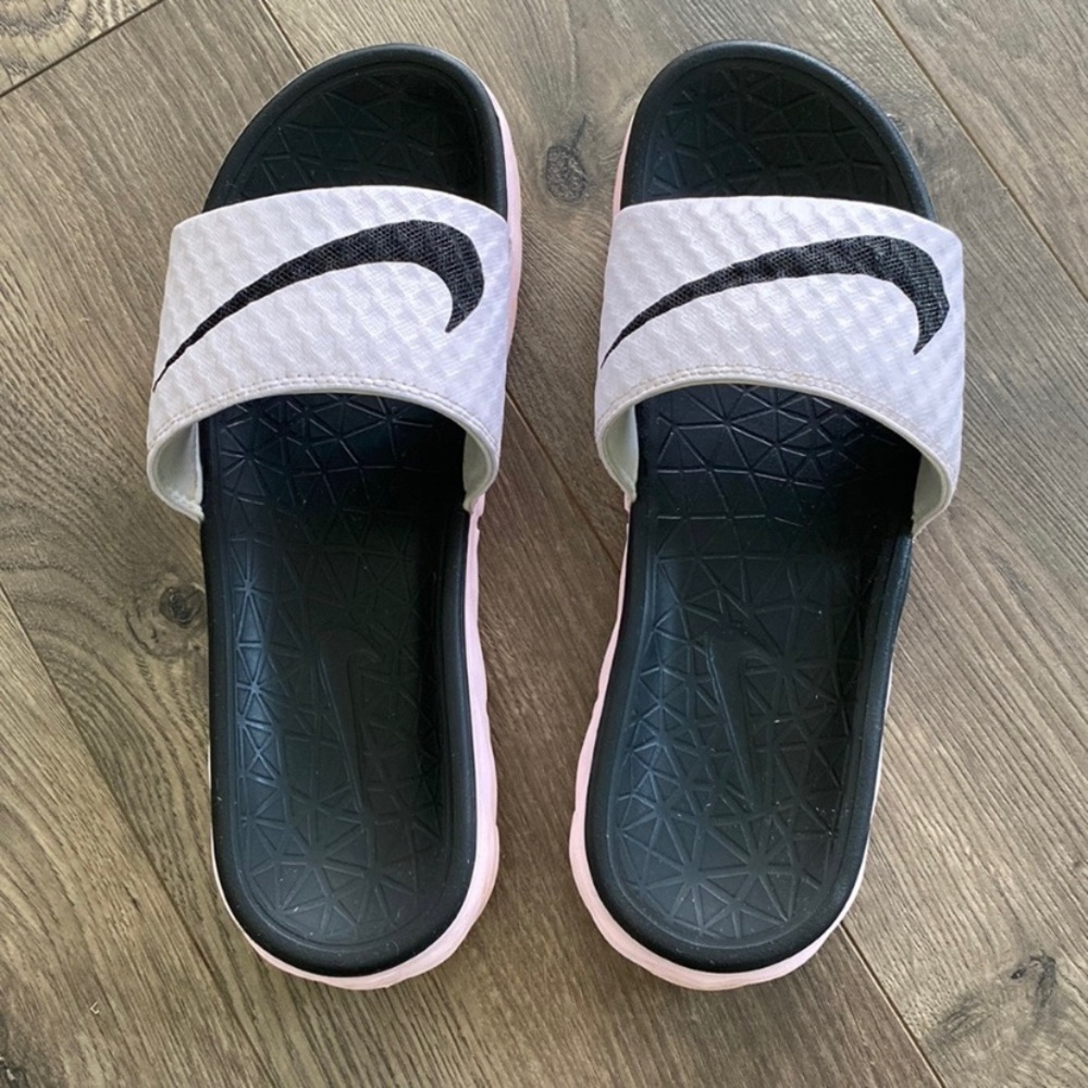 Nike slides
